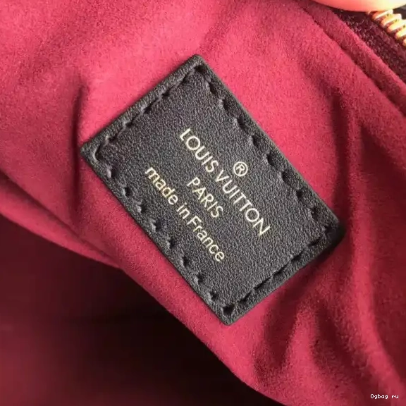 Louis TOTE Vuitton V MM 0421